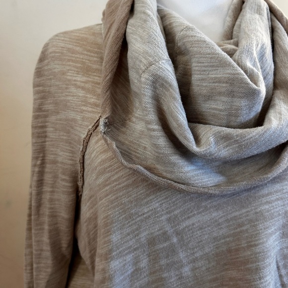 Free People Women's Cream Cocoon Cowl Pullover top - Picture 8 of 11